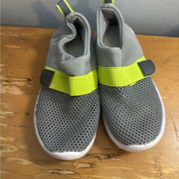 Bundle of 2 kids sneakers size 9 EUC Vibrant Orange/ grey cat & jack - Picture 6 of 7